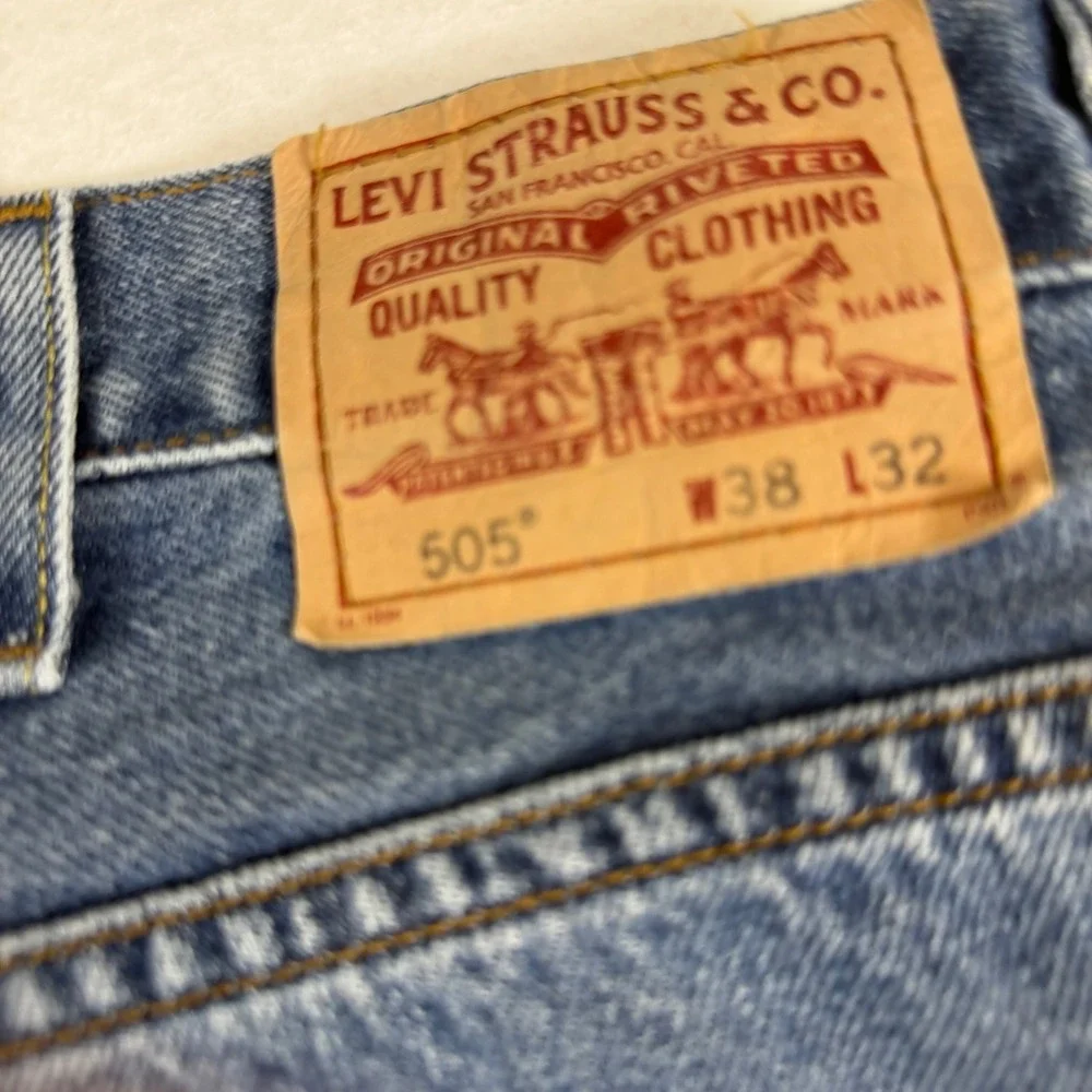 Levis 505 Regular Fit Jeans Mens 38x32 Medium Wash Blue Straight Leg Denim Pants